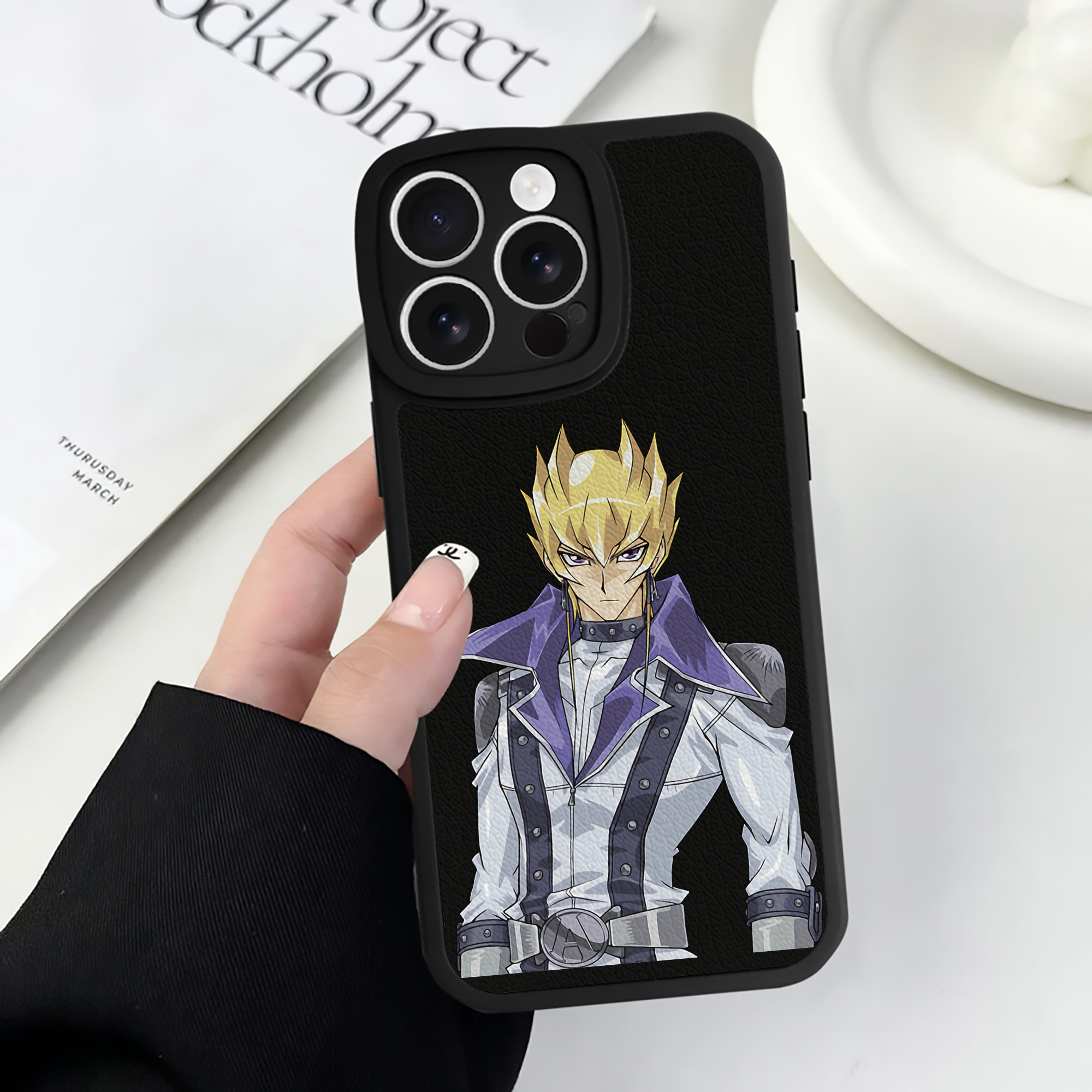 遊☆戯☆王 Yu-Gi-Oh! 【iPhone 16シリーズ対応】シリコンスマホケース（レザー調） 材質：シリコン